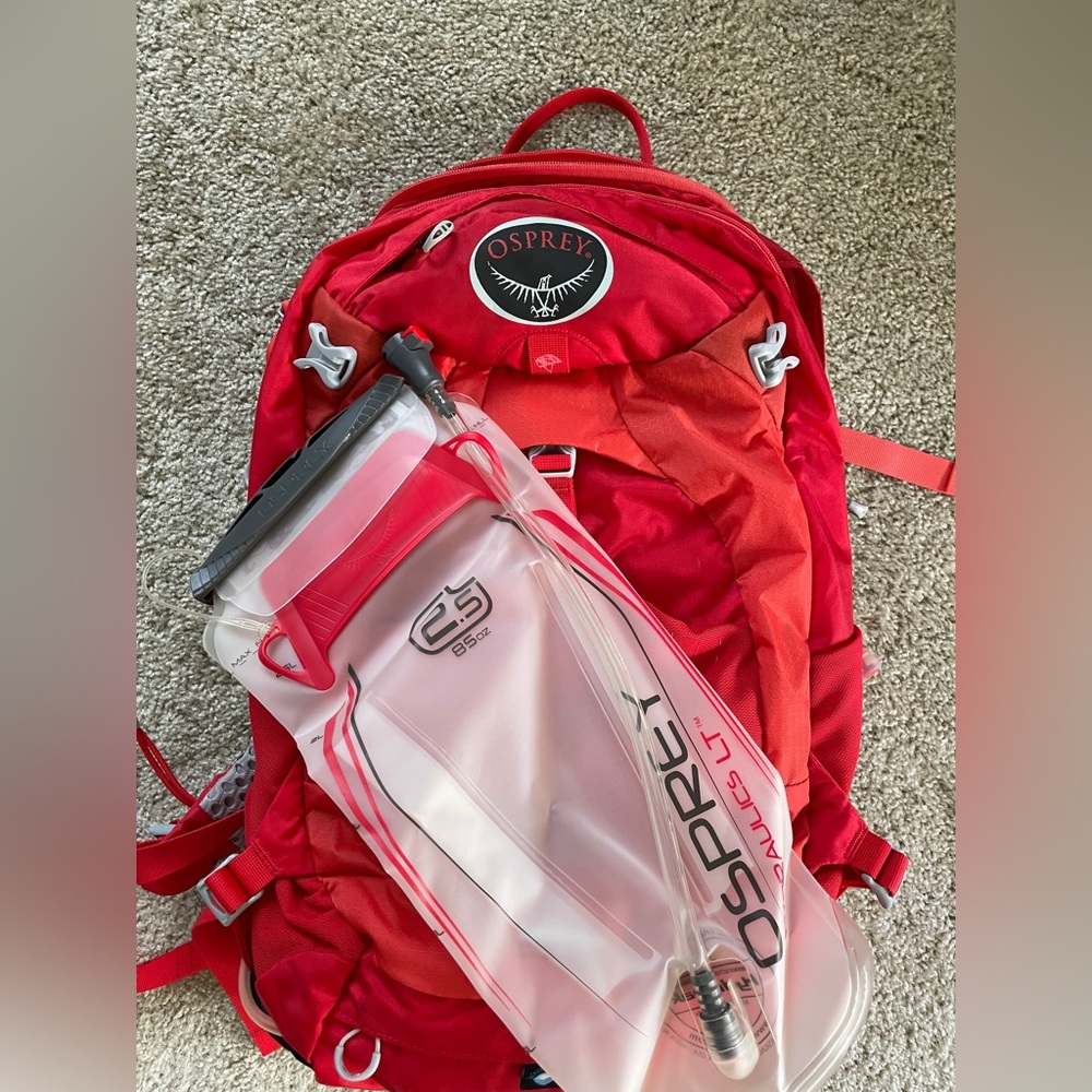 OSPREY backpack with water pouch!